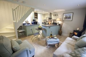 Christina Warwick coach house 32 sm.jpg